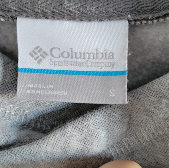 Columbia Hoodie with pockets -Womens size Small -sweatshirt - Picture 5 of 6